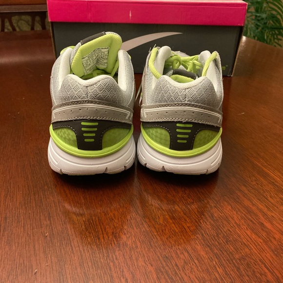 L.A Gear sneaker size 8 1/2 medium  NWT - Picture 5 of 8